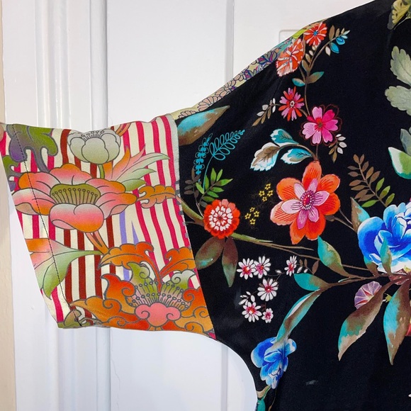 Johnny Was 100% Sill Black Floral Crewneck Short Sleeved Tee - Picture 5 of 16